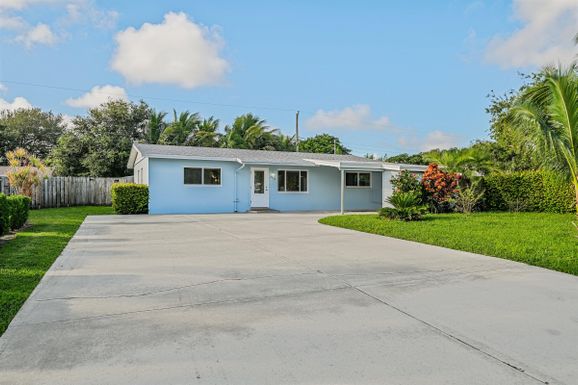 2402 Edgewater, Palm Beach Gardens, FL 33410