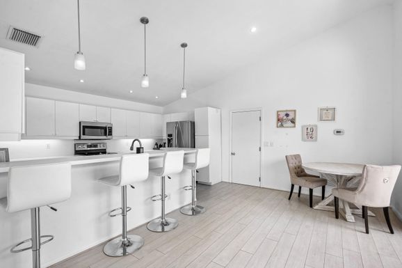 790 Clearbrook Park, Delray Beach, FL 33445