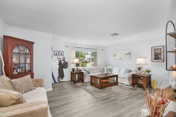 1026 16th, Stuart, FL 34994