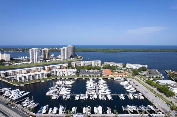 21 Yacht Club, North Palm Beach, FL 33408