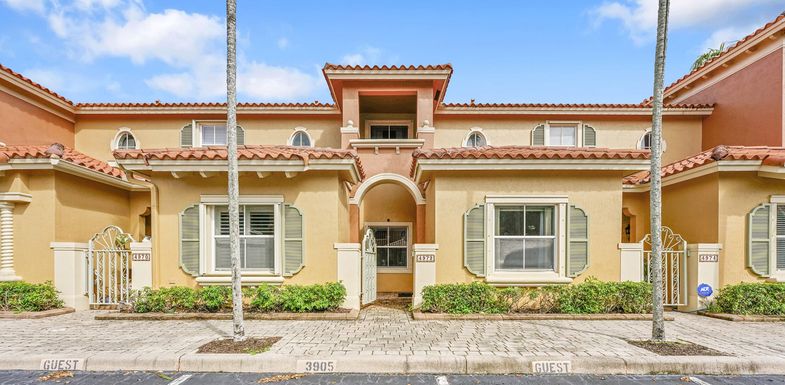 4972 Leeward, Dania, FL 33312