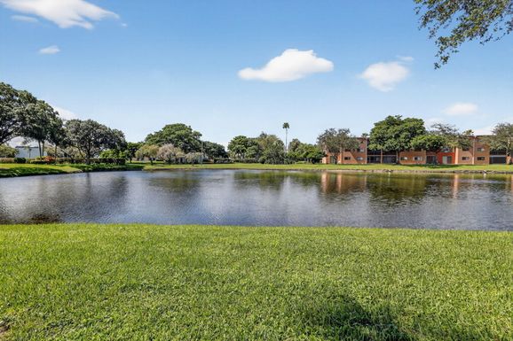 5550 Witney, Delray Beach, FL 33484