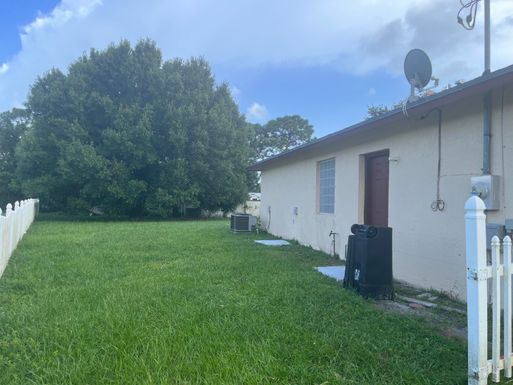 702 Amber, Port Saint Lucie, FL 34953