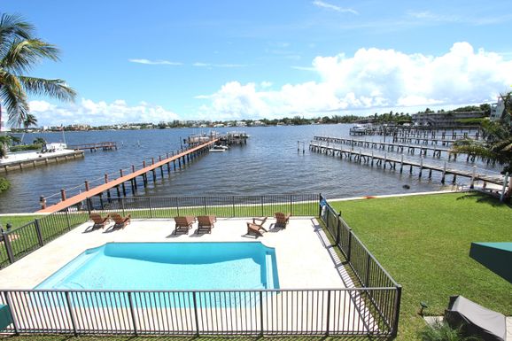 330 Lake, Lantana, FL 33462