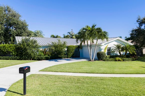 1821 Ascott, North Palm Beach, FL 33408