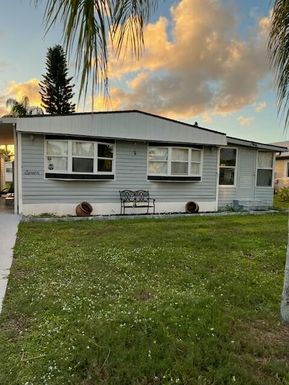 7 Isabella Lane, Port Saint Lucie, FL 34952