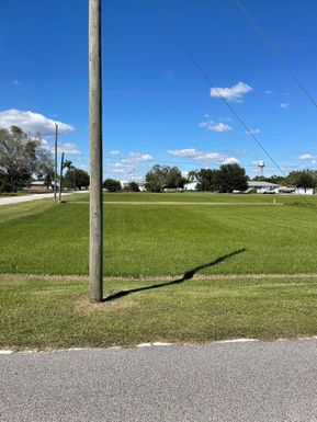 699 Avenue R, Moore Haven, FL 33471