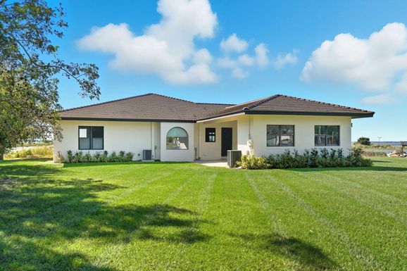 553 Thornburg, Babson Park, FL 33827