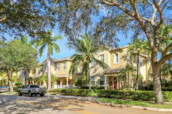 121 Seagrape, Jupiter, FL 33458