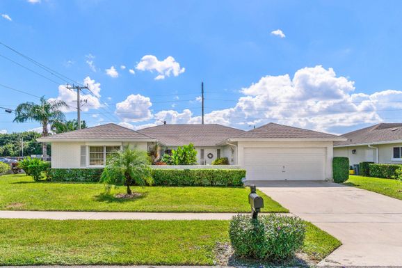 10990 Greentrail, Boynton Beach, FL 33436
