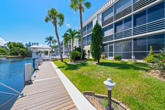 5900 7th, Boca Raton, FL 33487