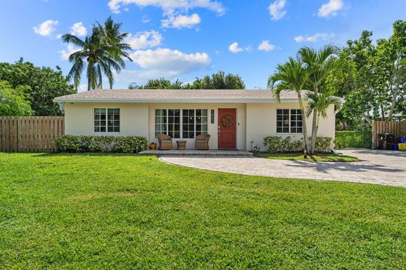1802 Antigua, Lake Clarke Shores, FL 33406
