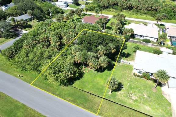 1060 Carnation, Sebastian, FL 32958