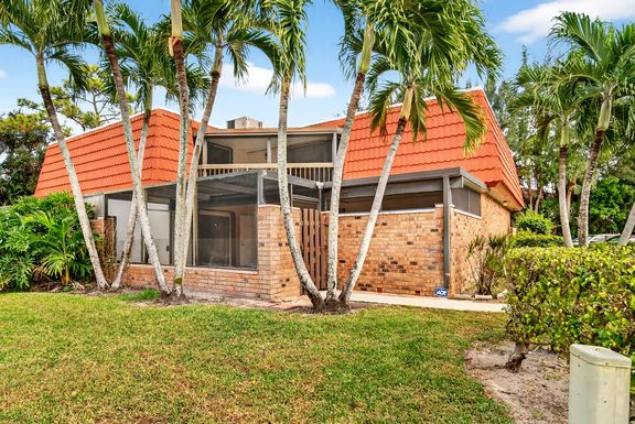 4572 Suburban Pines, Lake Worth, FL 33463