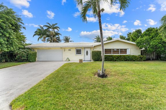 8415 Pine Tree, Lake Clarke Shores, FL 33406