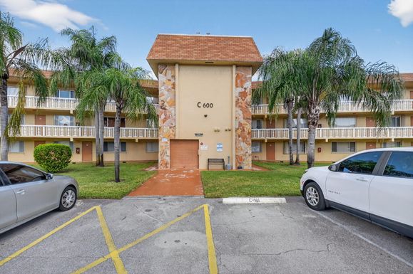 600 Village Green, Palm Springs, FL 33461