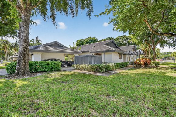 10101 Ashwood, Boynton Beach, FL 33437