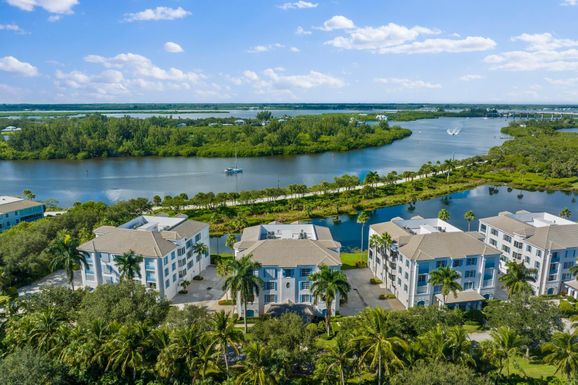 9013 Somerset Bay, Vero Beach, FL 32963