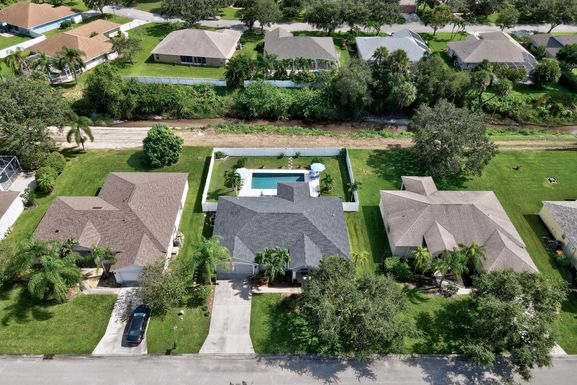 150 36th, Vero Beach, FL 32968