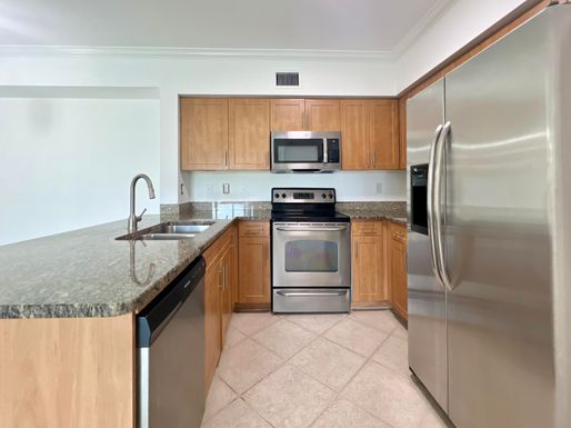 6450 Emerald Dunes, West Palm Beach, FL 33411