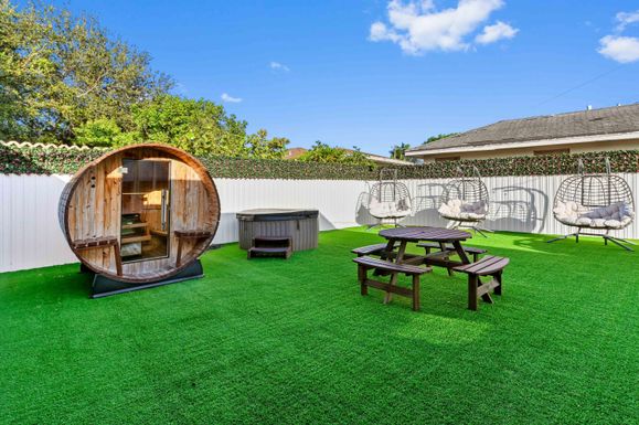 2128 Dock, West Palm Beach, FL 33401