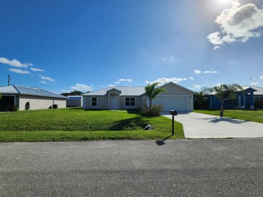 956 39th, Okeechobee, FL 34974