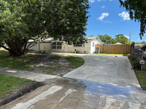 912 Montego, West Palm Beach, FL 33415