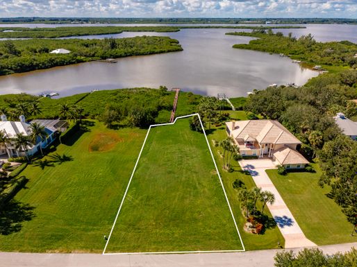 8615 Seacrest, Vero Beach, FL 32963