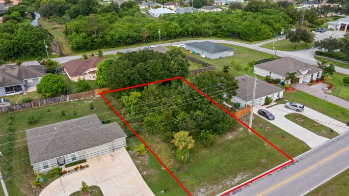3950 Port St Lucie, Port Saint Lucie, FL 34953