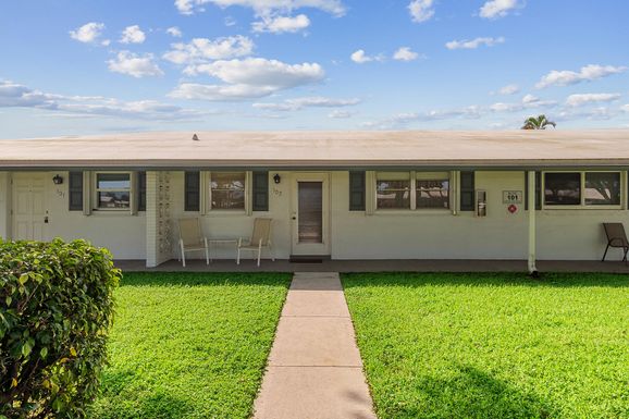 101 Leisure Lake, Boynton Beach, FL 33426