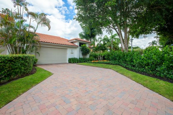 2568 Sheltingham, Wellington, FL 33414