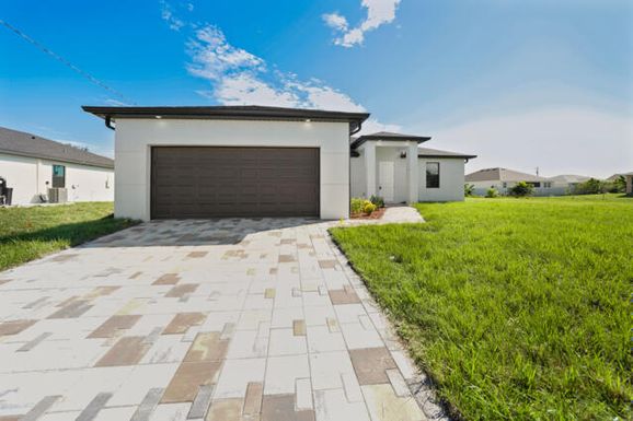 2458 9th Ter, Cape Coral, FL 33993