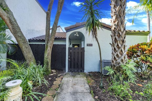 22362 Pineapple Walk, Boca Raton, FL 33433