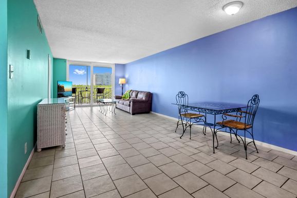 689 6th, Boynton Beach, FL 33435