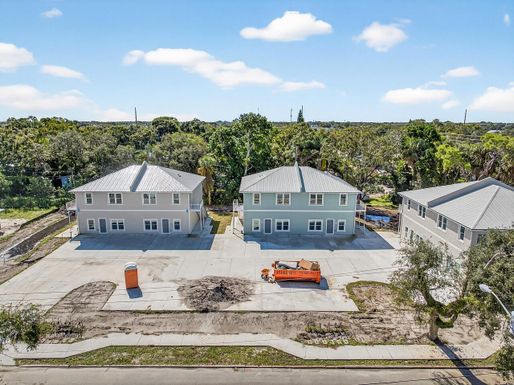 939 19th, Vero Beach, FL 32960