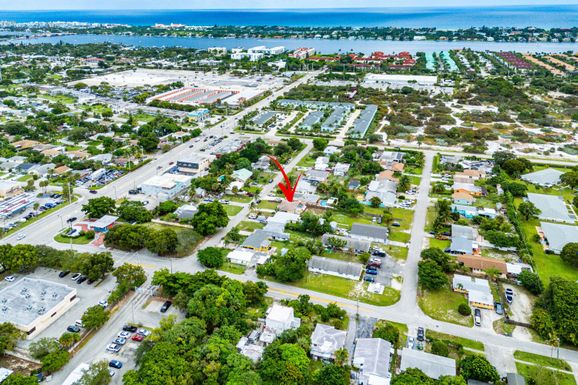 1084 James, Lake Worth, FL 33462