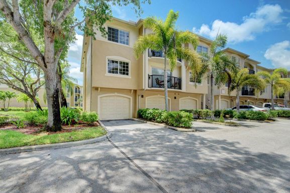 300 Crestwood, Royal Palm Beach, FL 33411