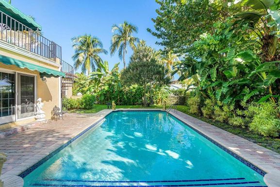 194 Almeria, West Palm Beach, FL 33405