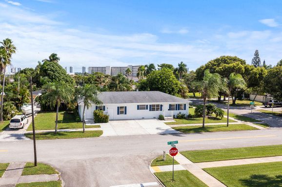 137 Hawthorne, Lake Park, FL 33403