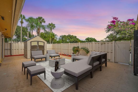 5370 Eagle Lake, Palm Beach Gardens, FL 33418