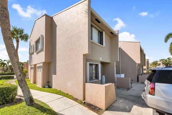 139 Sparrow, Royal Palm Beach, FL 33411