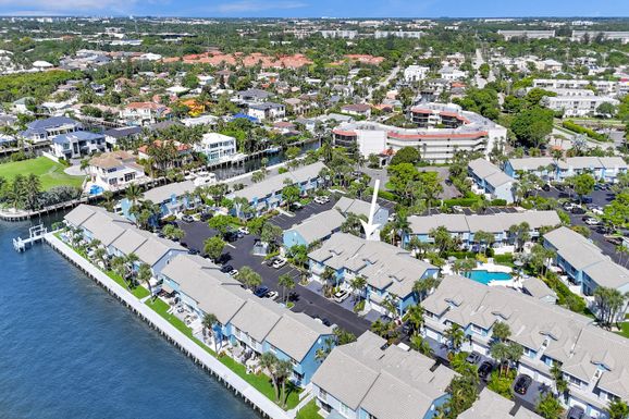 1028 Jeffery, Boca Raton, FL 33487