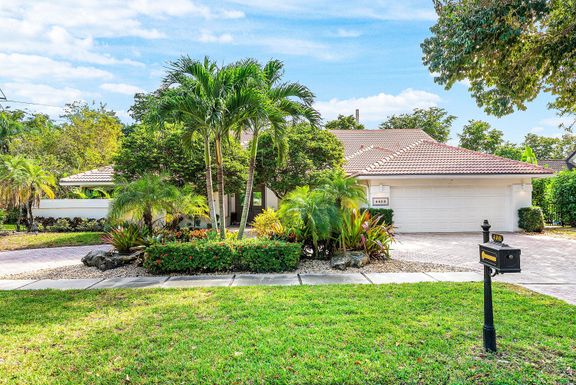 4408 Woodfield, Boca Raton, FL 33434