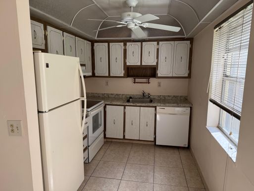 390 Burgundy I, Delray Beach, FL 33484