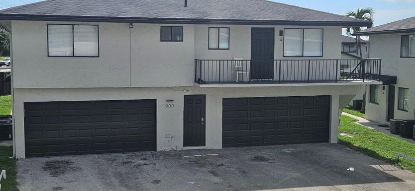 906 Tiffany, Mangonia Park, FL 33407