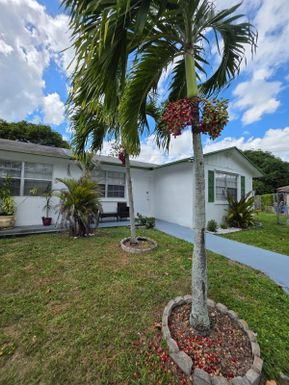 950 Sumter, West Palm Beach, FL 33415