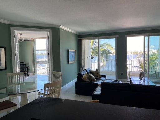 806 Windward, Lantana, FL 33462