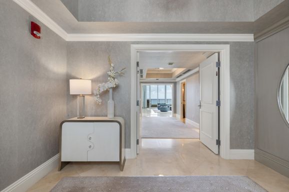 5050 Ocean Dr, Singer Island, FL 33404