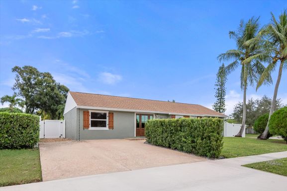 10067 Yeoman, Royal Palm Beach, FL 33411