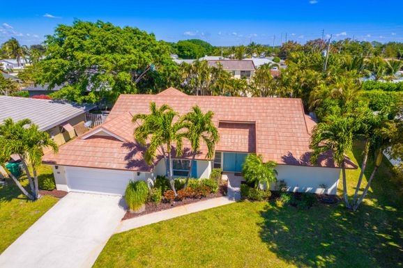 88 Pinehill, Tequesta, FL 33469
